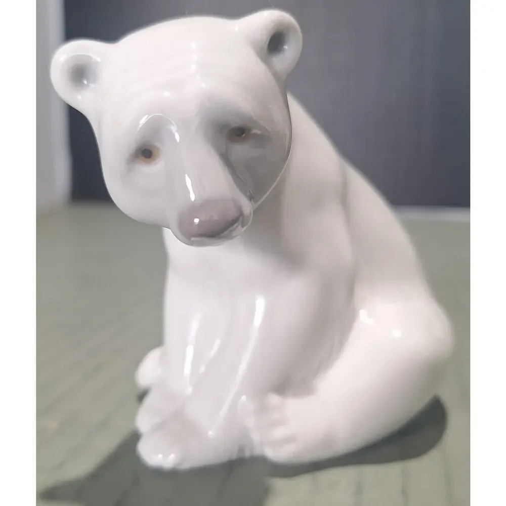 Vintage Lladro 1209 Seated Polar Bear Juan Huerta Porcelain Figurine Spain